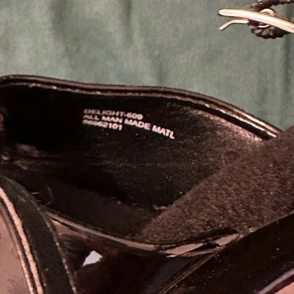 Elegant Black Platform Heels - Picture 10 of 11